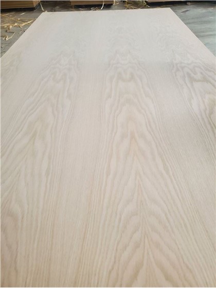 Панель з червоного дуба